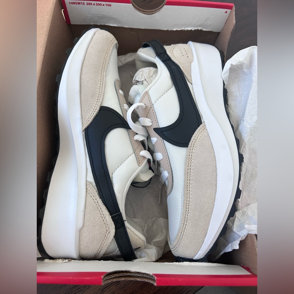 Nike Waffle Debut, Women’s 8, sanddrift/black-phantom-white